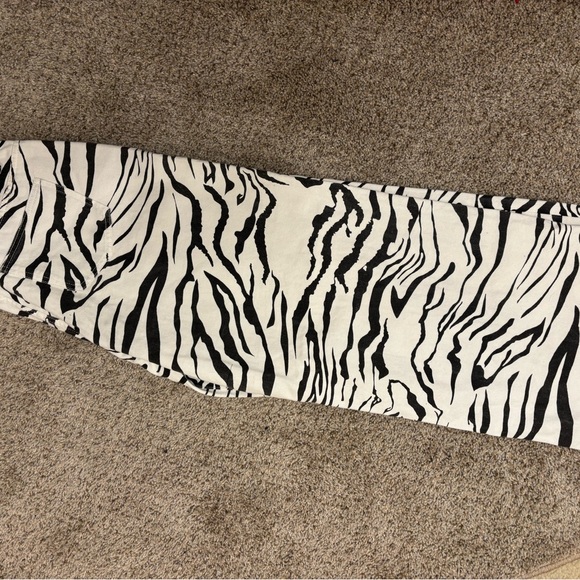 AKIRA Black and White Zebra Print Wide Leg Jeans - Picture 10 of 10